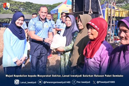 Wujud Kepedulian kepada Masyarakat Sekitar, Lanud Iswahjudi Salurkan Ratusan Paket Sembako