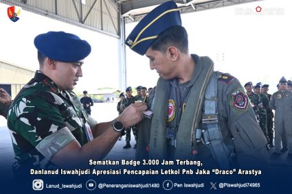 Sematkan Badge 3.000 Jam Terbang, Danlanud Iswahjudi Apresiasi Pencapaian Letkol Pnb Jaka “Draco” Arastya