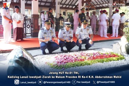Jelang HUT Ke-81 TNI, Kadislog Lanud Iswahjudi Ziarah ke Makam Presiden RI Ke-4 K.H. Abdurrahman Wahid